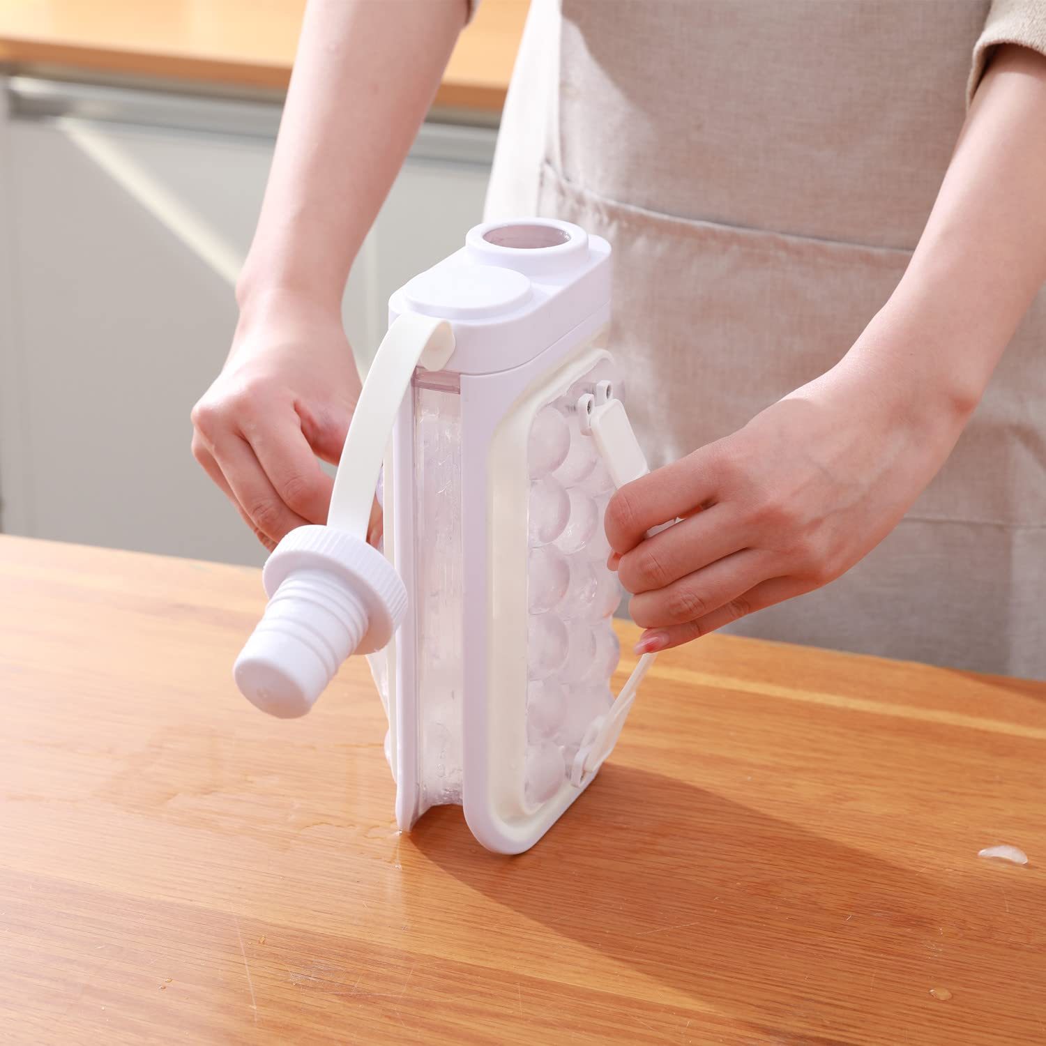 2-in-1 Ice Ball Cold Kettle